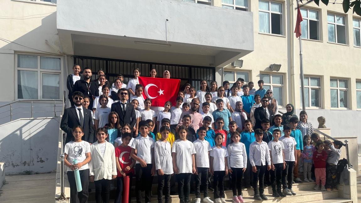 Ayran Ortaokulu 29 Ekim Cumhuriyet Bayramını Coşkuyla Kutladı
